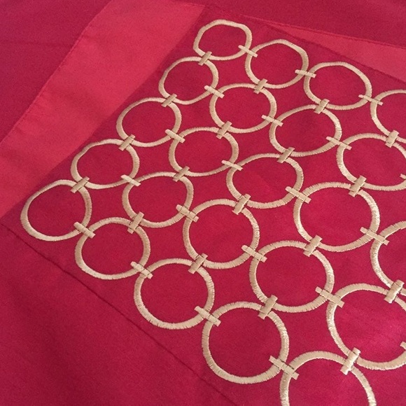 Holiday Table Runner beautiful red and gold - Picture 2 of 5